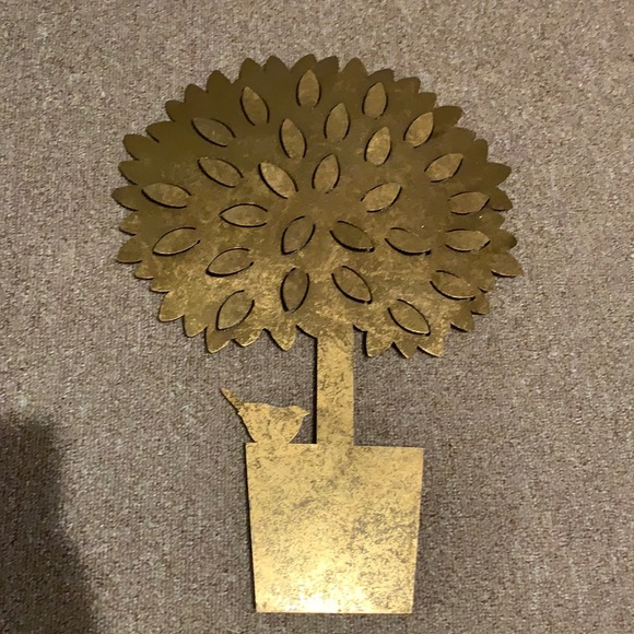 Metal tree decor